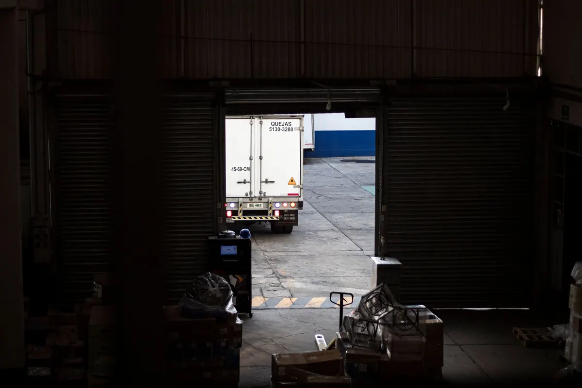 aluminum door container load