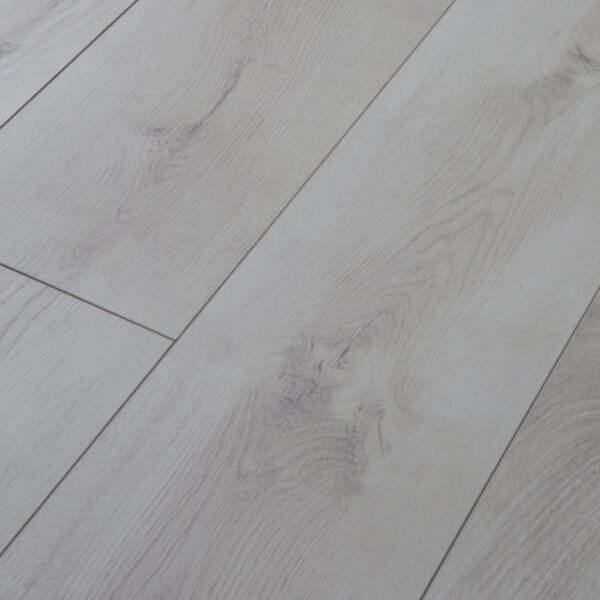 European Oak E0 AC4 HDF Water Proof Piso Vinyl Maple Parquet Engineered Industrial Laminate Laminated Wood Flooring for Restaurant/Office/Home